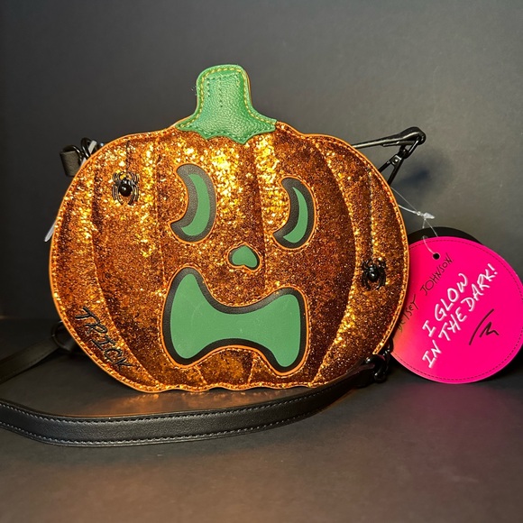 Betsey Johnson glow in the dark XOPump bag 🎃 - Picture 2 of 10